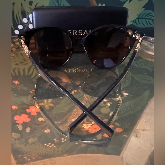SOLD 🏆Versace New in Box Cat Eye Medusa Head Sunnies Sunglasses - Picture 6 of 9